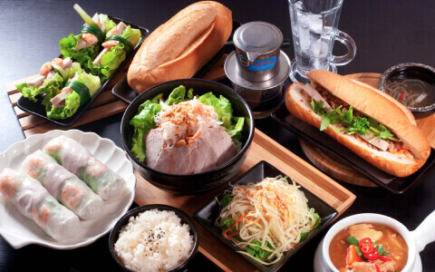Ultimate Guide on Vietnamese Food Features & Must-Try Dishes When Visit Vietnam